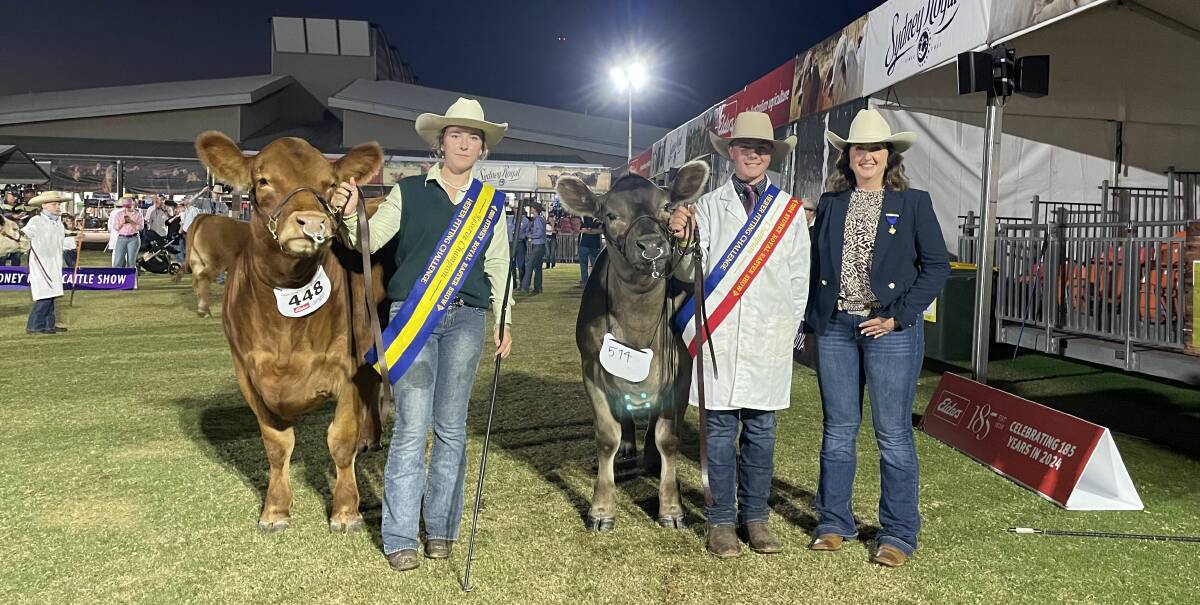 Reserve Champion Sophie van Teulingen, Nowra High School and fitting challenge champion Jacob Merrick, Singleton with judge Kristie O'Obrien, Winchester Livestock. 