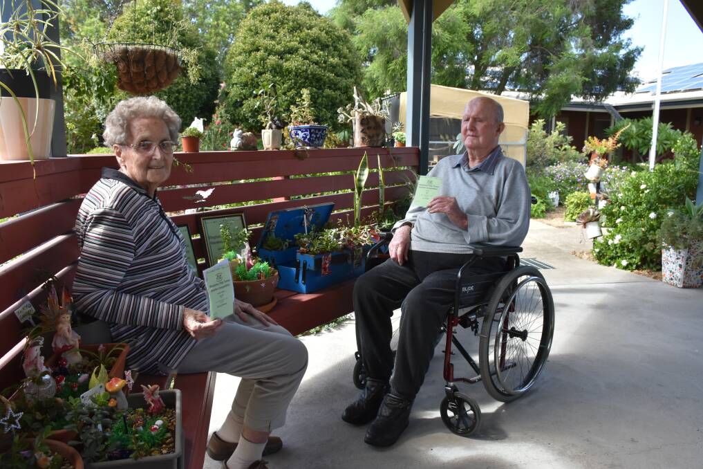 GREEN THUMBS: Elizabeth Gates residents Elva Gardiner and Bill Burke with their entries in the novelty section.
