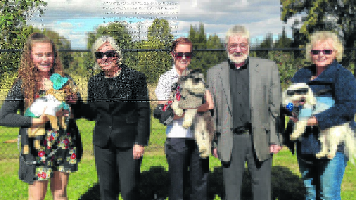 Kayla Davey and Odie, Singleton Council general manager Lindy Hyam, Stephanie Bluff and  Sherlock, councillor Godfrey Adamthwaite and  Maureen Baileis Teddie.
