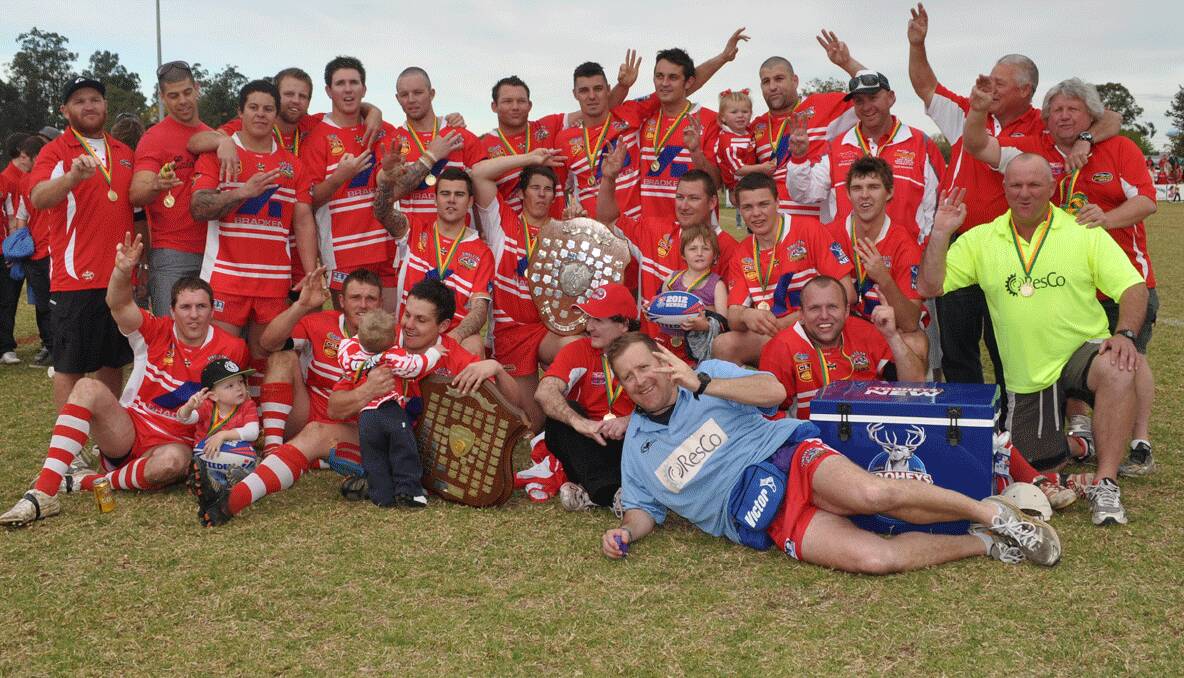GREAT RESULT:  Heath Moore (FAO), Noel Tupou, Zac Solman, Kurt Neely, Josh Desmond, Jacob Miller, Jason Brand, Nathan McLoughlin, Dale Watson, Luke Holz, Nathan Wild (Trainer) coach Mark Newman, (kneeling in second row) Jarred Castledine, Bayden Mulholland, Chris Martin holding Roman Martin, Kerrod Holland, Scott Griffiths, trainer Gary Gardner, (sitting in front l-r) Steve Warbuton with Bailey Warbuton, Russell Richards, Chad Solman, conditioner Barry Heuston, Doug Spencer (FAO) and Luke Gardner (and below) Jacob Miller shows the intensity of the match as he tries to break through the Muswellbrook line with Zac Solman waiting in the wings for an offload.