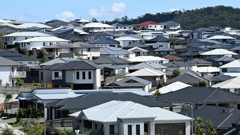 People are flooding into Victoria's inner regions from Melbourne's outer fringes, but the government is planning for the majority of the state's growth to happen in those suburbs.