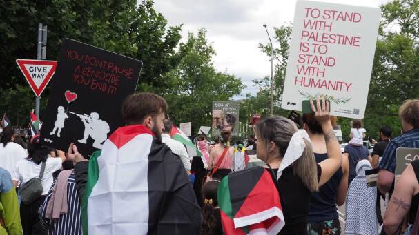 Canberra students march for Palestine. Picture by Leo Bild