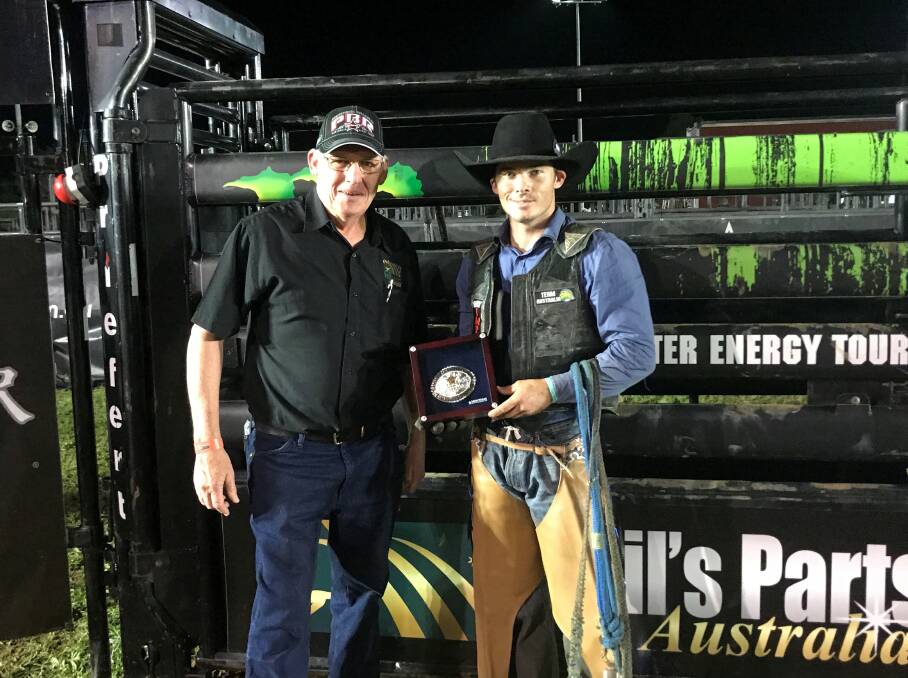 Mike Sullivan (Neil’s Parts – Official Sponsor of PBR) presents Cody Heffernan with his trophy at the Dubbo PBR event.