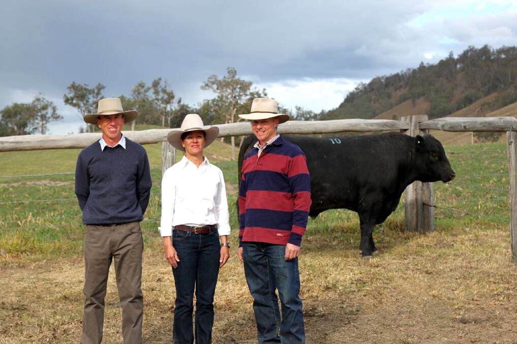 James Higgins with Matt and Rachel Windrum, Upper Monkerai, who purchased the top priced bull Curracabark Newman N31 by Dunoon Highpoint H744.