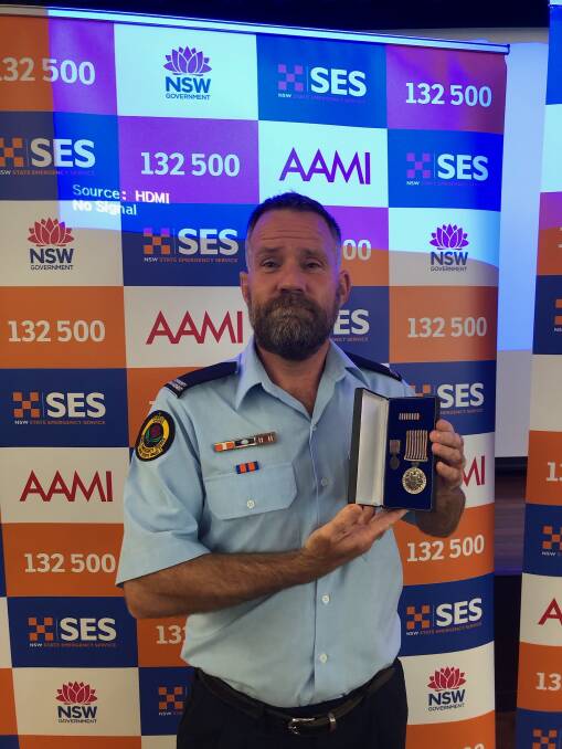 Glen Carr receives his15 year National Medal award from the SES.