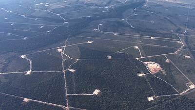 Aerial photos of gasfields in Southern QLD. Photos: Lock the Gate. 