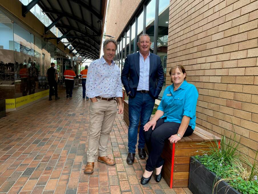 LANEWAY ART: Singleton Councils Specialist Arts and Culture Christopher Saunders, Member for Upper Hunter Michael Johnsen and Mayor of Singleton, Cr Sue Moore in Bourkes Arcade. 