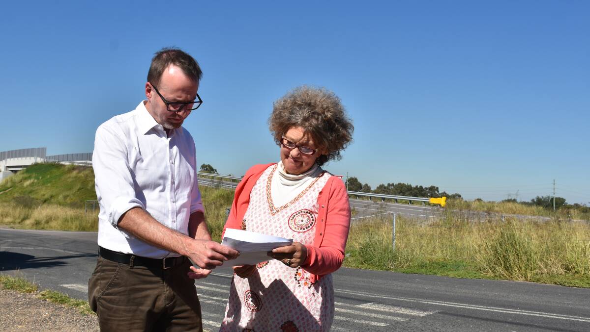 TRANSITION TRUST FUND: Greens MP David Shoebridge with Upper Hunter Greens Candidate Sue Abbott today unveiled the Greens plan for a Transition Trust Fund for the Upper Hunter paid by coal royalties. 