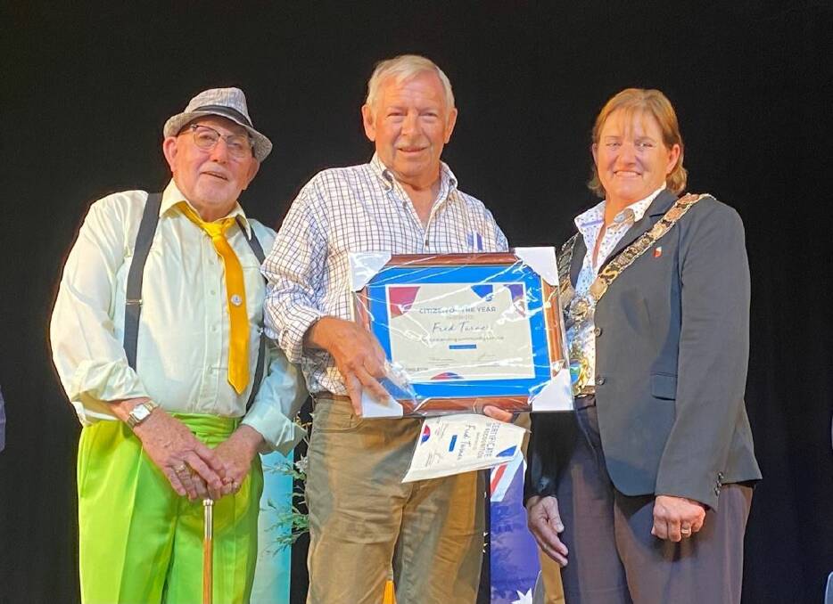  2020 Citizen of the Year Gary Holland, 2021 Citizen of the Year Fred Turner and Mayor of Singleton Cr Sue Moore
