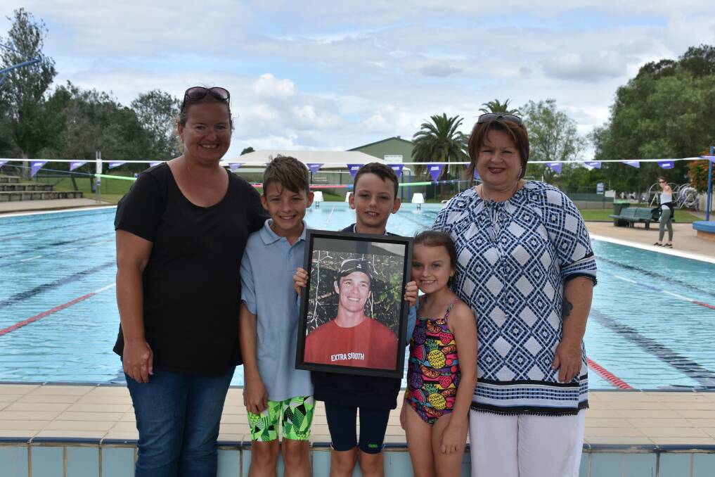 Jodie McCarthy with Charlie, Harrison and Lillie McCarthy and Arron Andersons mother, Cheryl at the Singleton Town Pool. 