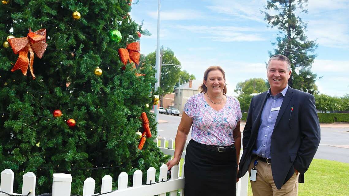 Mayor of Singleton, Cr Sue Moore and General Manager Jason Linnane are encouraging the community to be generous this Christmas.