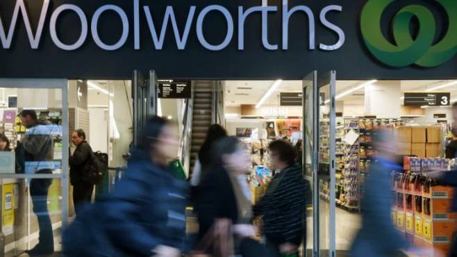 The union representing retail employees, including supermarket workers, welcomes the decision of the Woolworths Group to encourage shoppers to wear face coverings in all its stores in NSW from Monday.