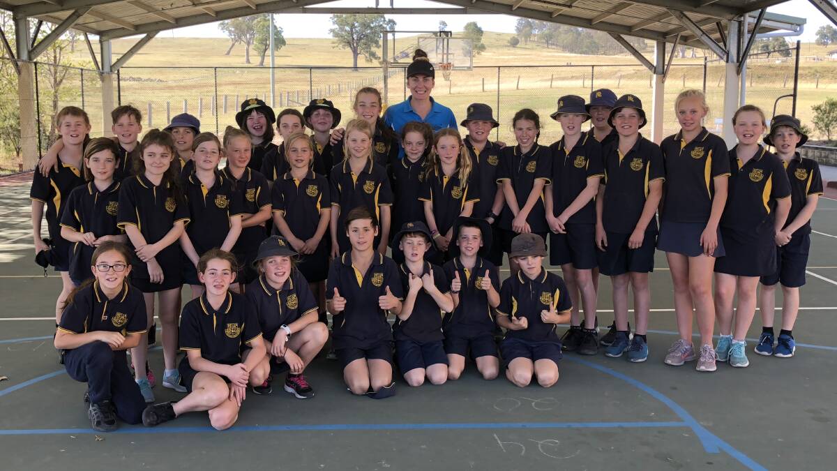 Mt Pleasant Public School Students with Abbey McCulloch.
PIC SUPPLIED