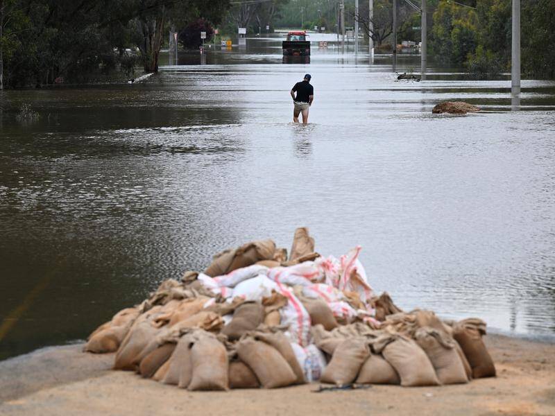 Parliament will review how to better respond to natural disasters as floods ravage NSW and Victoria. (James Ross/AAP PHOTOS)