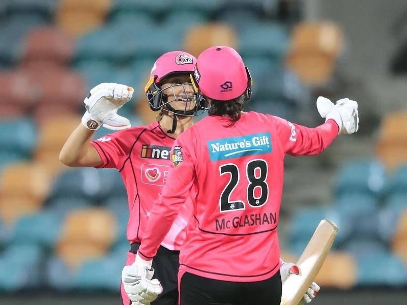 A stunning 79no by Ash Gardner (L) has led the Sydney Sixers to a WBBL win over Hobart Hurricanes.