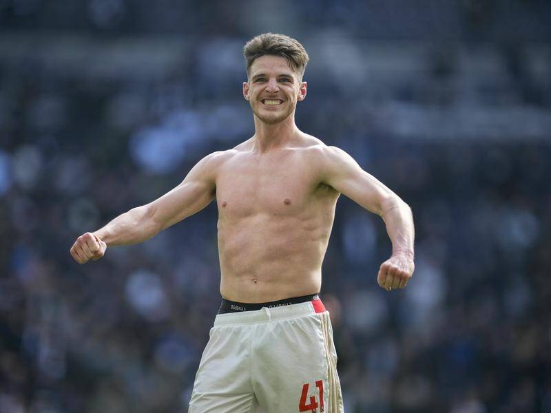 Arsenal's Declan Rice celebrates at the home of rivals Spurs after their crucial 3-2 win. (AP PHOTO)