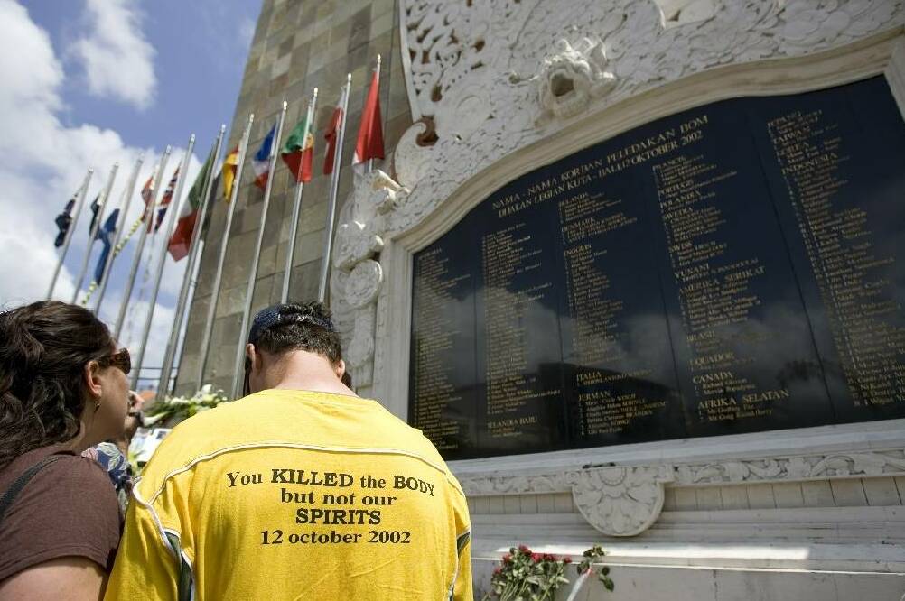Australian tourists at a memorial in Kuta, Bali to honour those who died on October 12, 2002.